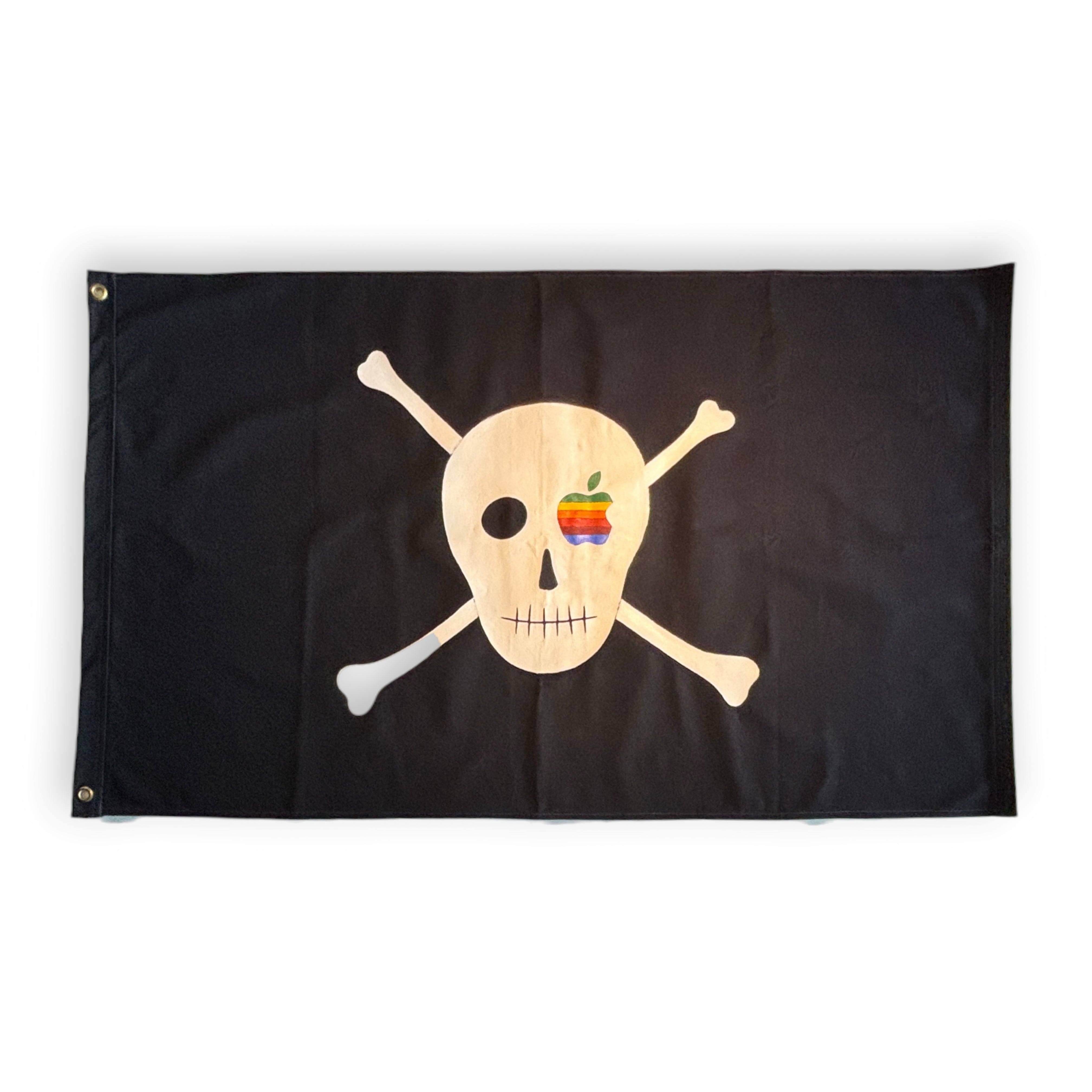 Macintosh pirate flag, Gift of Susan Kare, 102752174